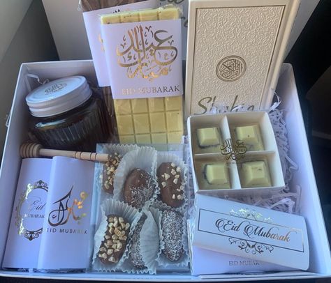 Bookmark These Trending Gift Ideas For Eid 2020 Eid Gift For Him, Islamic Gift Ideas For Men, Ramadan Gift Hampers, Eid Ideas Gift, Eid Gift Hamper Ideas, Ramadhan Gifts Idea, Umrah Gift Ideas, Ramadan Box Gifts, Ramadhan Hampers Idea