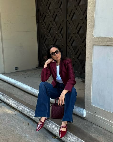 Bordeaux for fall. Wonderful. #bordeaux #burgundy #stylish #style #styling #styleblogger #fashion #fallfashion #fall #fallstyle Maroon Heels Outfit, Burgundy Loafers Outfit Women, Burgundy Loafers Outfit, Maroon Shoes Outfit, Burgundy Heels Outfit, Burgundy Tennis Shoes, Dubai Winter, Burgundy Fits, Maroon Outfits