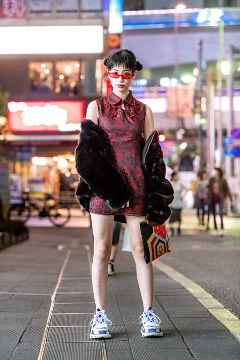 The Best Street Style From Tokyo Fashion Week Spring 2019 Japan Street Fashion, Tokyo Fashion Week Street Styles, Chinese Street Style, Style Dr Martens, China Street Fashion, Japan Fashion Street, Tokyo Fashion Week, Chinese Fashion Street, Harajuku Fashion Street