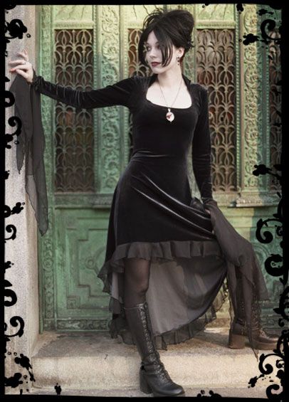 Circee Chiffon Velvet Gothic Couture Rosemortem dress Beautiful lining! Romantic Goth Outfits, Goth Attire, Gothic People, Goth Fits, Street Goth, Trad Goth, Romantic Goth, Gothic Clothes, Dark Romantic