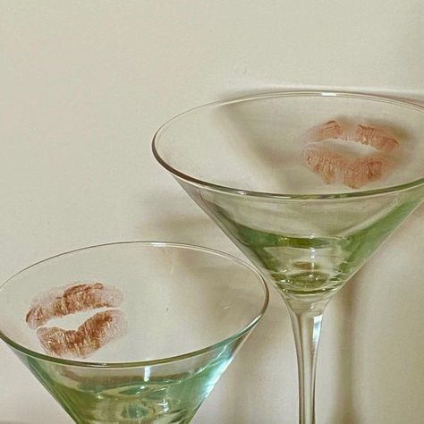 Martini Drink Aesthetic, Aesthetic Insta Filler Pics, French Martini Aesthetic, Cool Martini Glasses, Romangerri Aesthetic, Martini Glasses Aesthetic, Vintage Glassware Aesthetic, Aesthetic Fillers For Instagram, Martini Glass Aesthetic