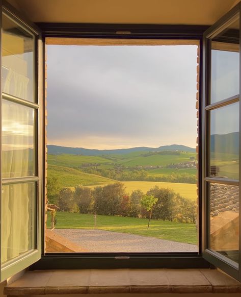 Ventana Aesthetic, Cosy Aesthetic, Fake Window, Glitch Wallpaper, Cathedral Windows, Apartment Life, Big Windows, Small Cabin, Window View