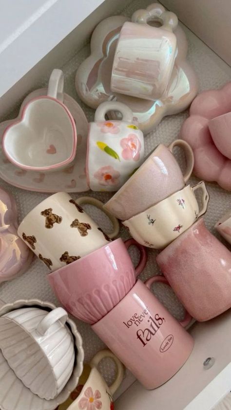 Soft Pink Theme, Pretty Mugs, Pinterest Room Decor, Pink Aura, Diy Cups, Cute Bedroom Decor, Affordable Decor, Pink Girly Things, Aesthetic Coffee