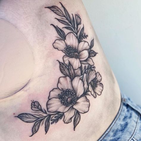 Curved Tattoo Design, Curved Flower Tattoo, Curved Tattoo, Tattoo Design, The Body, Flower Tattoo, Tattoo Ideas, Tattoo Designs, Tattoos