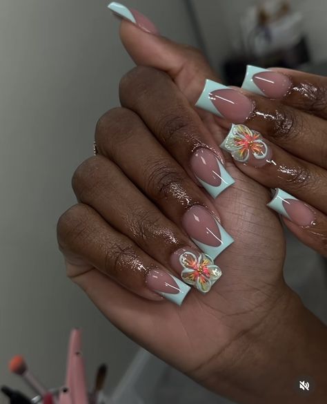 Nails With Hibiscus Flower Design, Vacation Flower Nails, Summer Nails Square Medium, Short Baddie Nails Acrylic, Carribean Cruise Nail Ideas, Tropical Nails Short, Puerto Rico Nails Designs, Jamaican Nails Ideas, Island Nails Tropical