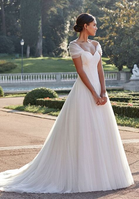 Tulle Shawl, Winter Wedding Gowns, Wedding Gown Gallery, Sincerity Bridal, White Wedding Dress, Country Wedding Dresses, Princess Wedding Dresses, Best Wedding Dresses, Tulle Wedding