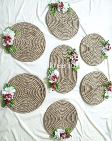 Jute Mats, Dining Table Mats, Packing Ideas, Centre Piece, Hand Craft, Centre Pieces, Table Mats, Decorative Wicker Basket, Burlap