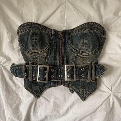 Corset Y2k Outfit, Corset Belt Outfit Grunge, Y2k Corset Outfit, Denim Corset Outfit Ideas, Jean Corset Outfit, Corset Top Aesthetic, Corset Top Diy, Denim Corset Outfit, Jean Corset Top