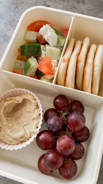 Rachel Dodge on Instagram: "Mediterranean Snack Box : Meal prep by adding hummus, cucumber & tomato salad (with feta), mini pitas and fresh fruit. This snack box is not only delicious but packed with protein making it a great, healthy option to keep you going throughout the day. #balancedlunch #mealprep #snackbox" Mini Fridge Healthy Snacks, Healthy Lunch With Protein, Healthy Snacks For Lunch Boxes, Snack Box Healthy, Pre Workout Snack For Energy, Lunch Snack Boxes For Adults, Lunchbox Ideas Adults, Snack Bento Box Ideas, Charcuterie Lunch Box Ideas