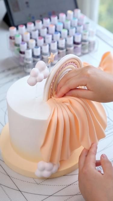 Fondant Bow Tutorial, Kue Fondant, Easy Fondant, Fondant Tips, Learn Cake Decorating, Fondant Bow, Fondant Cake Designs, Fondant Recipe, Cake Decorating Icing