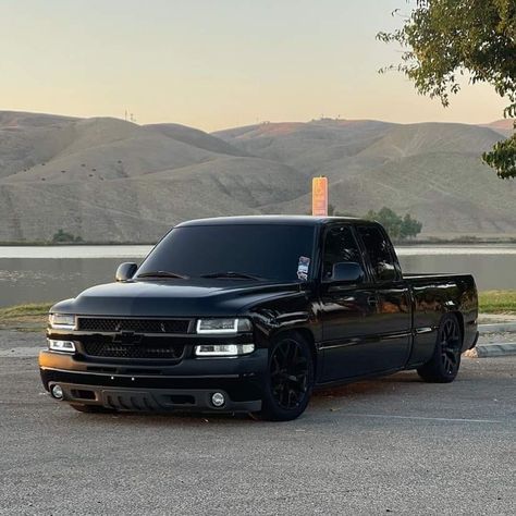 Gmc Dropped Trucks, Bubble Eye Silverado, 2000 Chevy Silverado 1500 Extended Cab, Dropped Trucks Chevy, Trucks Dropped, 1999 Chevy Silverado 1500, 2004 Chevy Silverado 1500, Pink Chevy Trucks, Silverado 2004