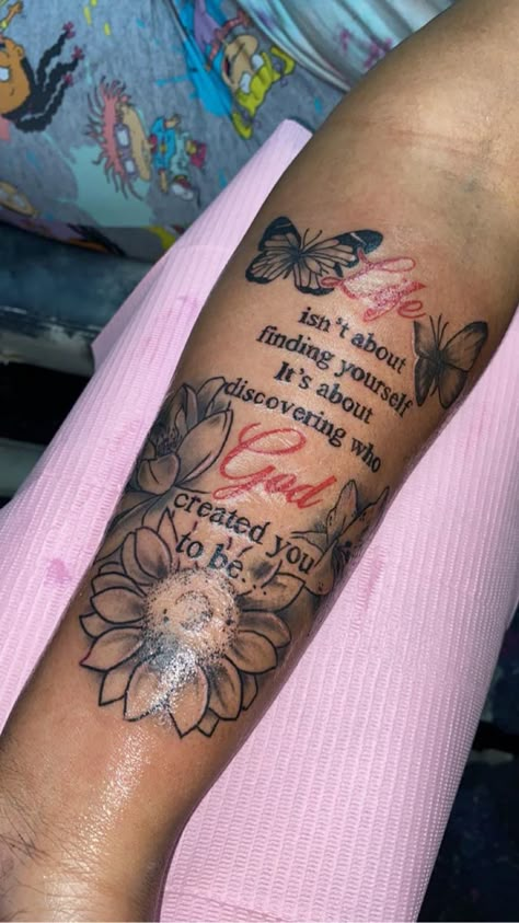 Tattoo Ideas Female Meaningful Arm Sleeve, Cute Tattoos For Women Forearm, Tattoos On Small Arms, Sleeve Tattoos With Quotes, Arm Sleeve Tattoo Ideas Female, Tattoo Ideas Female Top Of Arm, Female Stomach Tattoos Writing, Forearm Tattoos Black Women, Forearm Tattoo Women With Meaning