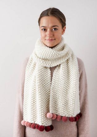 Handmade Wool Scarf, Simple Scarf Crochet Pattern, Beginner Knit Scarf, Trim Scarf, Pompom Scarf, Crochet Scarf Pattern Free, Diy Kostüm, Purl Soho, Knitting Blogs