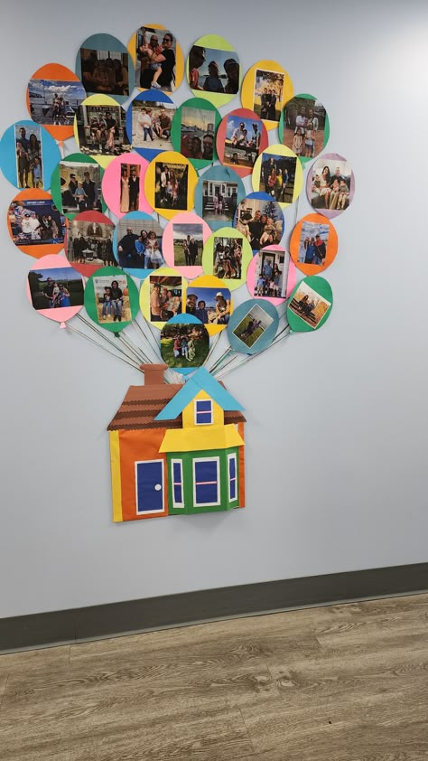 Cool Preschool Classrooms, Family Classroom Door Decoration, Diversity Bulletin Board Ideas Preschool, Family Wall In Preschool, Daycare Picture Wall, Classroom Family Photo Display, Preschool Wall Art Classroom, Family Center Ideas, Art Wall For Preschool Classroom