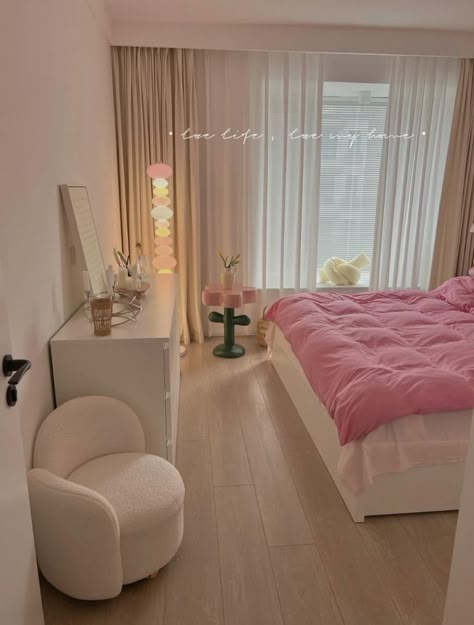 Cozy Girly Bedroom, Girly Bedroom Ideas For Women, Living Room Ideas For Small Spaces, Home Decor Ideas Bedroom, Living Room Ideas Modern, Room Ideas Modern, Girl Apartment, Decor Ideas Bedroom, Dream Apartment Decor