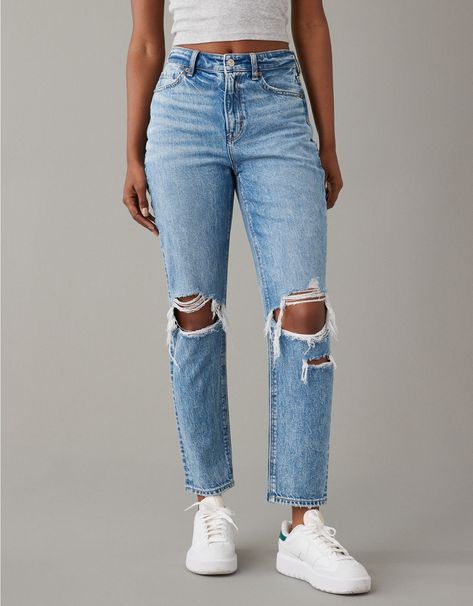 Ripped mom jeans outfits