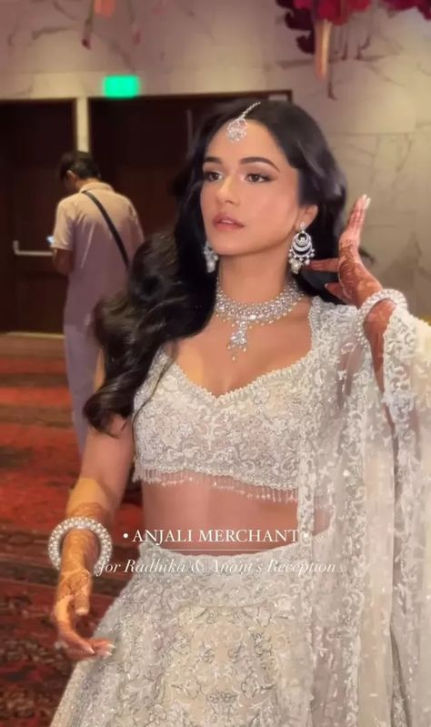 Anjali Merchant Stuns In A White Lehenga With Chic Jewellery For Sister, Radhika's Wedding Reception Jewellery For White Lehenga, White Lehenga Jewellery Ideas, Jewellery With White Lehenga, Radhika Merchant Jewellery, Anjali Merchant, Lehenga Jewellery Ideas, Lehenga For Bride's Sister, Reception Jewellery, Anant Ambani