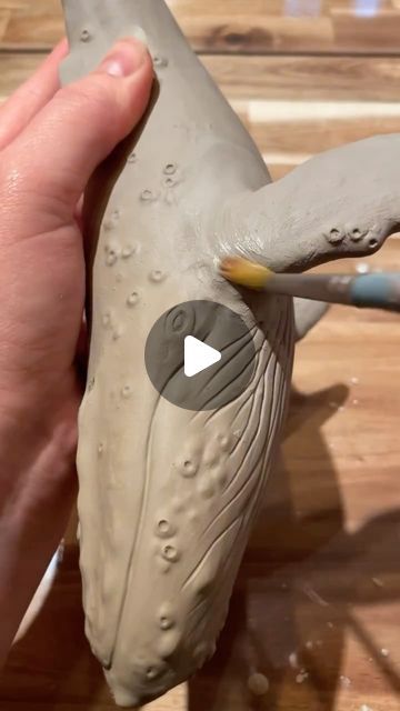 Ceramic Whale Pottery, Air Dry Clay Whale, Raku Ceramics Ideas, Ceramic Animals Sculpture, Clay Sea Creatures, Pottery Whale, Humpback Whale Drawing, Dough Figures, Whale Pottery