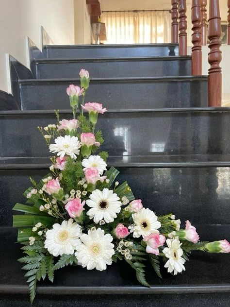 Alter Flower Arrangement, Flower Arragement, Valentine Flower Arrangements, Church Christmas Decorations, Church Wedding Flowers, Tropical Flower Arrangements, Church Flower Arrangements, All Souls Day, Fab Dress