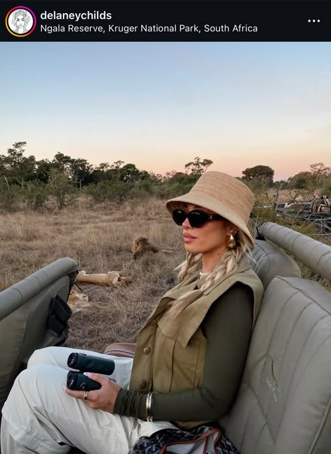 Safari Evening Outfit, Capetown South Africa Outfits, Safari Outfit Women Africa, Capetown Outfit, Safari Aesthetic Outfit, Safari Fashion Women, Kenya Outfits, South African Safari Outfit, Zanzibar Outfit Ideas