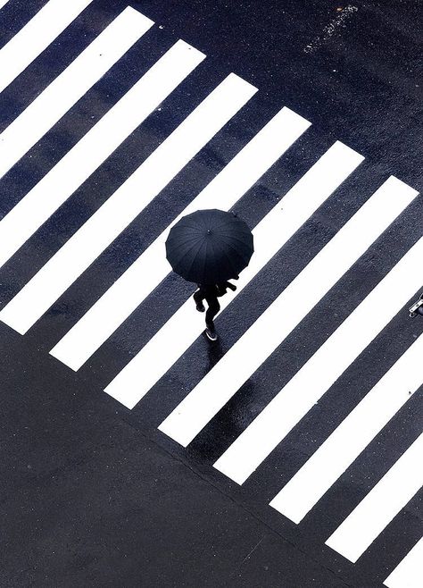 week6:zebra crossing-give a city a order. Makes people live safer. Minimal Photography, Charcoal Drawings, Minimalist Photography, Black And White Aesthetic, Black White Photos, Abstract Photography, Urban Photography, White Aesthetic, Black Aesthetic