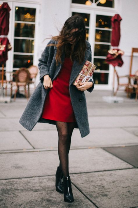 Winter Date Night Outfit Ideas Outfit Vestido Rojo, Winter Date Outfits, Red Shift Dress, Dinner Date Outfits, Winter Date Night Outfits, Girls Night Out Outfits, Bar Outfit, Winter Pins, Winter Outfits Cold