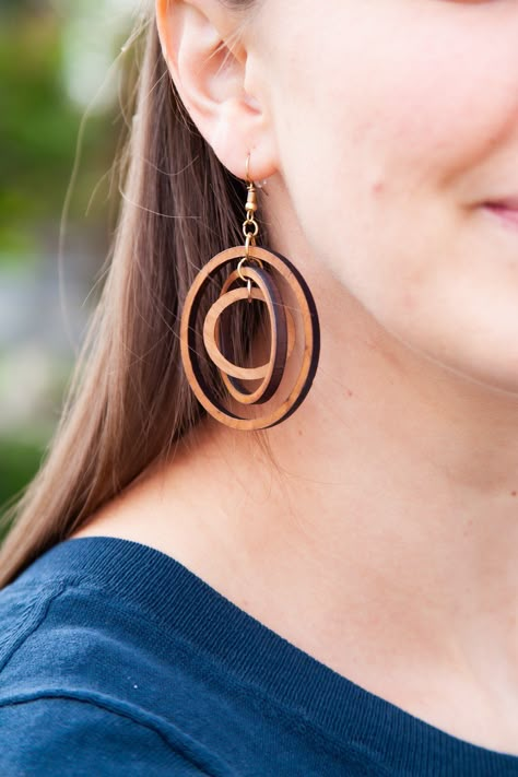 Laser Cut Wood Earrings Patterns, Wood Turned Earrings, Wooden Earing Ideas, Wood Cut Earrings, Wood Earrings Handmade, Leather And Wood Earrings, Laser Earrings Design, Wooden Earrings Laser Cut, Lasercut Design Ideas