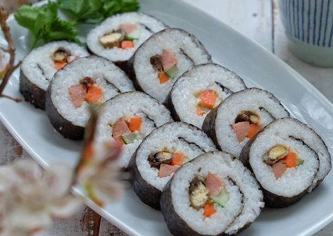 Resep Sushi, Cooking Tutorials, Photoshop Tutorial Design, Korean Food, Food Photography, Food And Drink, Favorite Recipes, Ethnic Recipes, Essen