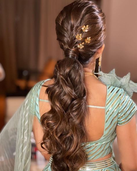 Braided Hairstyles Indian, Low Pony Hairstyles, Messy Braided Hairstyles, Messy Ponytail Hairstyles, Simple Bridal Hairstyle, Reception Hairstyles, Hairstyles For Gowns, Hair Style On Saree, Stylish Ponytail