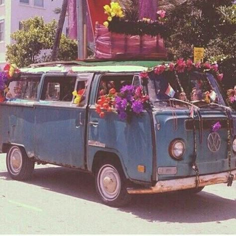 Mundo Hippie, 70’s Aesthetic, Hippie Bus, Combi Volkswagen, Hippie Aesthetic, Mode Hippie, Combi Vw, Hippie Van, Vw T6