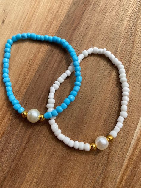 Small Beads Bracelets Ideas Aesthetic, White Friendship Bracelets With 8mm Beads, Bracelet Ideas For Small Business, Bracelet Ideas Small Beads, Bracelet Color Combos Beads, Sea Bead Bracelets Ideas, Small Beaded Bracelets Diy, Blue Clay Bead Bracelets, Pony Bead Bracelets Ideas