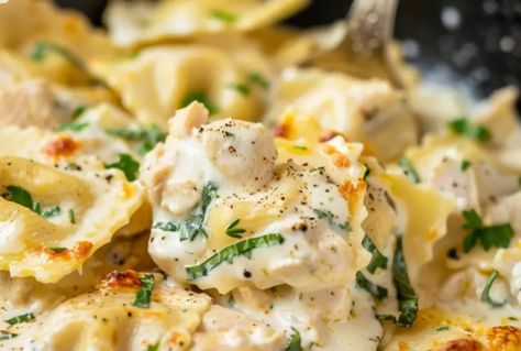 Chicken And Spinach Ravioli, Spinach Ravioli With Chicken, Cheese Ravioli With Chicken, Chicken And Cheese Ravioli Recipes, Chicken And Ravioli, Chicken Alfredo Ravioli, Alfredo Ravioli, Cheese Ravioli Recipe, Spinach And Cheese Ravioli