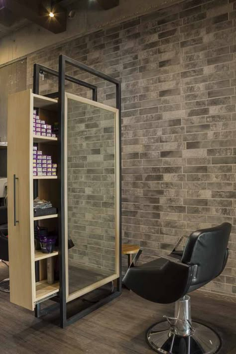 Industrial Salon Design, Small Salon Suite Ideas, Salon Decor Studio, Barbershop Design Interior, Barber Shop Interior, Beauty Room Salon, Home Hair Salons, Hair Salon Design, Hair Salon Interior