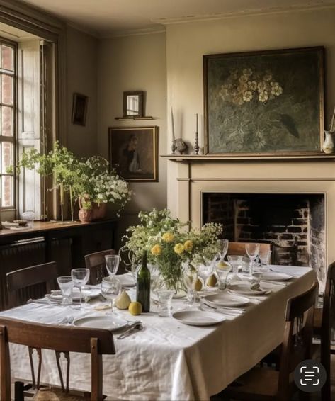 Rustic Farmhouse Decor Dining Room, Cottage Aesthetic Dining Room, Dining Table Cottagecore, Dining Room Decor Chair Rail, Homey Dining Room Ideas, Vintage Aesthetic Dining Room, English Country Dining Room Ideas, English Cottage Dining Table, Cottagecore Aesthetic Dining Room