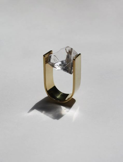 Shelley Ring Sculptural Jewelry, Trendy Fashion Jewelry, Jewellery Inspiration, Contemporary Jewellery, Sapphire Engagement, Engagement Rings Sapphire, Jewelry Inspo, Jewellery Design, Modern Jewelry