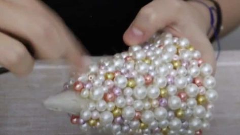 How To Make A Chic Pearl Christmas Tree Decoration Crafts With Pearls, Broach Christmas Tree Diy, Pearl Christmas Tree, Pearl Christmas, Pearl Ornaments, Decorating For Christmas, Chic Christmas, Diy Christmas Tree, Super Glue