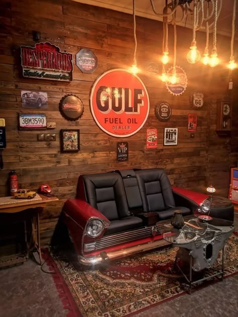 Man Cave Furniture Ideas Couch, Car Man Cave Ideas, Car Shop Interior Design, Car Garage Ideas Design Interiors, Garage Seating Ideas, Car Cafe Design, Man Cave Garage Decor, Car Garage Ideas Man Caves, Vintage Garage Decor