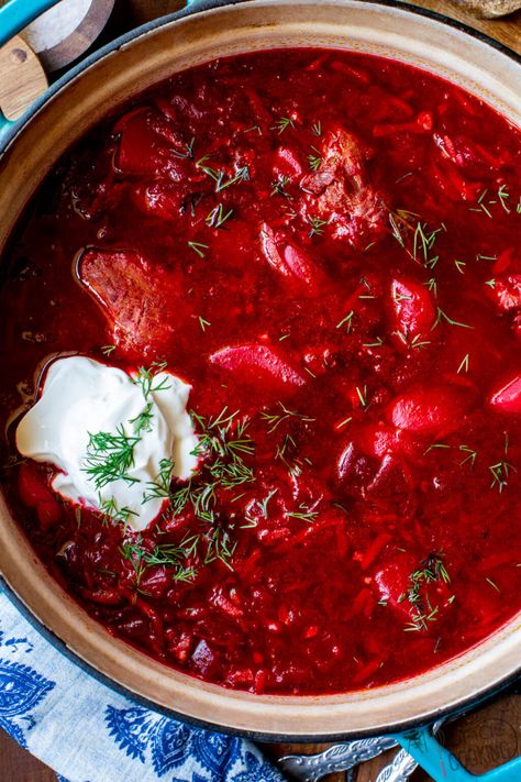 Traditional Borscht Recipe, Beet Soup Recipes, Borscht Recipe, Borscht Soup, Russian Dishes, Beet Soup, Vegetarian Soup Recipes, Mushroom Soup Recipes, Pickled Beets