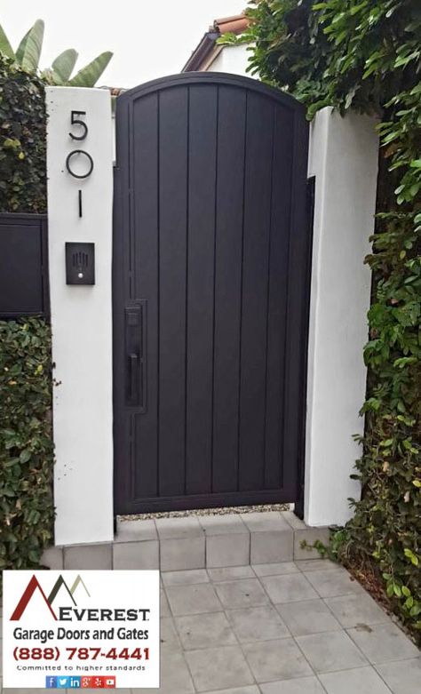 entry-door-with-keypad-entry Side Gate Door Ideas, Front Gate Door Design, Fence Door Ideas Gates, Privacy Gate Ideas Entrance, Door For Yard, Front Door Gates Entryway, Side Fence Door Entrance Ideas, Garden Doors And Gates Metal, Outside Doors Backyards