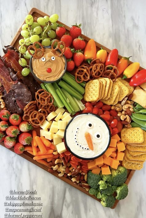 Christmas Themed Lunch, Save For Christmas, Festive Dinner Table, Christmas Charcuterie Board, Juicy Turkey, Christmas Charcuterie, Delicious Sides, Pecan Pies, Christmas Buffet