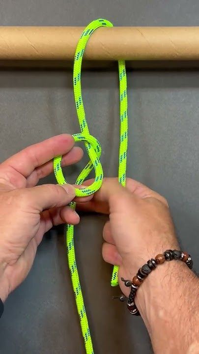 Bowline Knot Boline Knot, Bowline Knot Tutorial, Truckers Knot, Cowboy Knot, Animated Knots, Scout Knots, Sailing Knots, Bowline Knot, Monkey Fist Knot