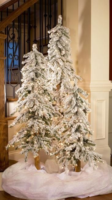 Multiple Holiday Tree Arrangements, Modern Christmas Decor Trends Alpine Christmas Tree, Christmas Decor Trends, Flocked Christmas Tree, Frosted Christmas Tree, Modern Christmas Decor, A White Christmas, Pencil Christmas Tree, Black Christmas Trees, Flocked Christmas Trees