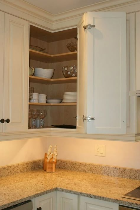 Corner Cabinet Ideas Kitchen, Kitchen Corner Cabinet Ideas, Kitchen Corner Ideas, Corner Kitchen Cabinet Ideas, Kitchen Corner Cupboard, Kitchen Corner Units, Corner Cabinet Solutions, Corner Cabinet Organization, Blind Corner Cabinet