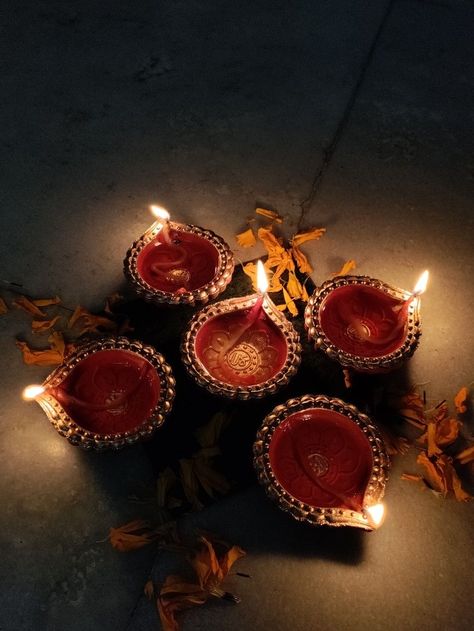 Indian Candles Aesthetic, Indian Autumn Aesthetic, Diya Aesthetic Indian, Nostalgic Indian Things, Indian Core Aesthetic, Indian Red Aesthetic, Diyas Aesthetic, Indian Festival Aesthetic, Red Indian Aesthetic