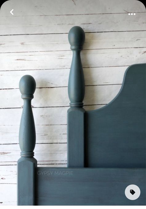 Wood Bed Color Ideas, Green Painted Bed Frame, Paint Wood Bed Frame Diy, Painting Bed Frame Ideas, Painted Wood Headboard Ideas, Repainted Bed Frame, Diy Painted Bed Frame, Painted Headboards Ideas, Painted King Size Bed