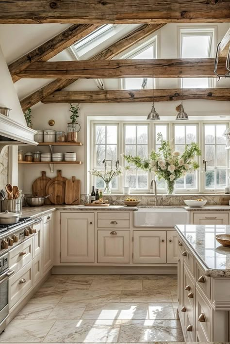 French Country Kitchen Designs, French Country Interior, Timeless Kitchen Design, Italian Farmhouse, Country Interior Design, Rustic Kitchen Cabinets, Country Kitchen Designs, European Farmhouse, Timeless Kitchen