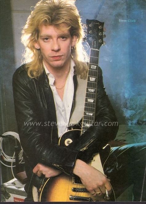 Young Steve with Gibson Les Paul Standard. 80s Rock Hair, Rick Allen Drummer, Trey Smith, Def Leppard Rick Savage, Steve Clarke, 80s Rockstars, Design Humor, Vivian Campbell, Steve Clark