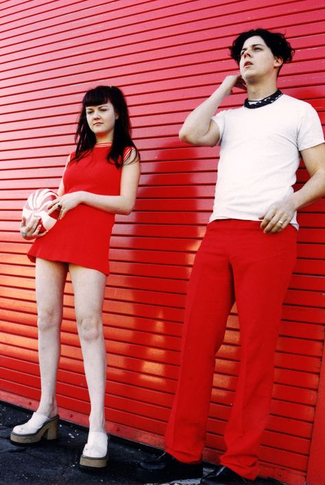 the White Stripes + red, white & peppermint candy = signature style Jack White Meg White, White Stripes Band, Meg White, The White Stripes, Jack White, Alternative Music, Rock Stars, Indie Rock, Red Aesthetic