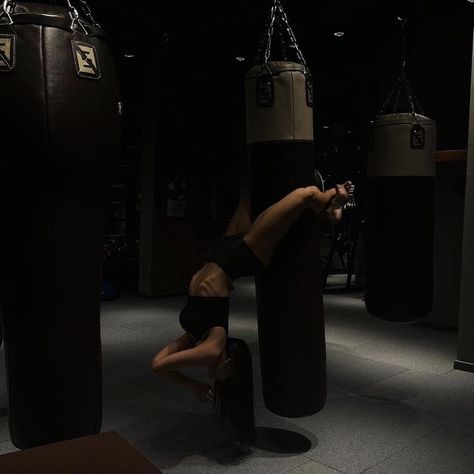 Boxer Aesthetic, Dark Feminine Aesthetic, Fitness Inspiration Body, Miyagi, Workout Aesthetic, Dark Feminine, Sport Motivation, Feminine Aesthetic, 인물 사진