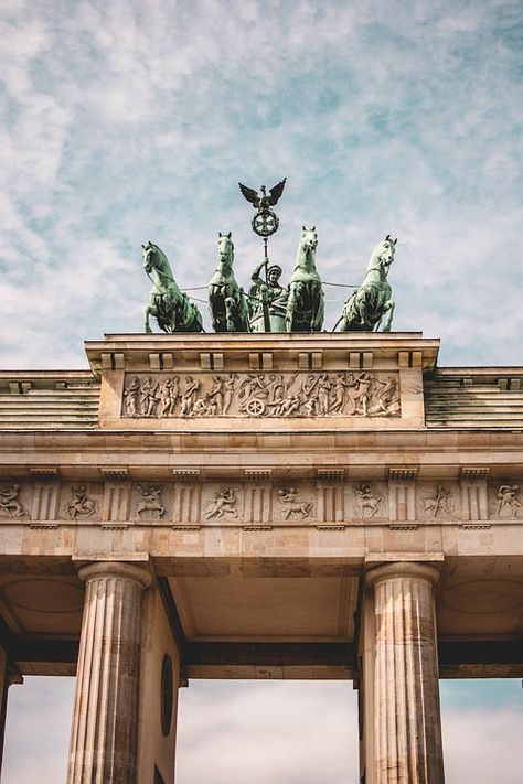 Germany Aesthetic, Robot Icon, Berlin Travel, Germany Photography, Cities In Germany, Brandenburg Gate, Visit Germany, Berlin City, White Culture